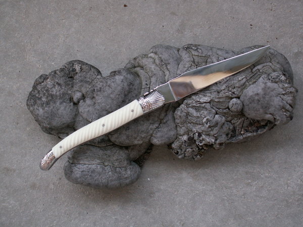 LAGUIOLE EN AUBRAC SUBTILE Laguiole Taschenmesser gedrehter Knochengriff Muschelbacken Frankreich